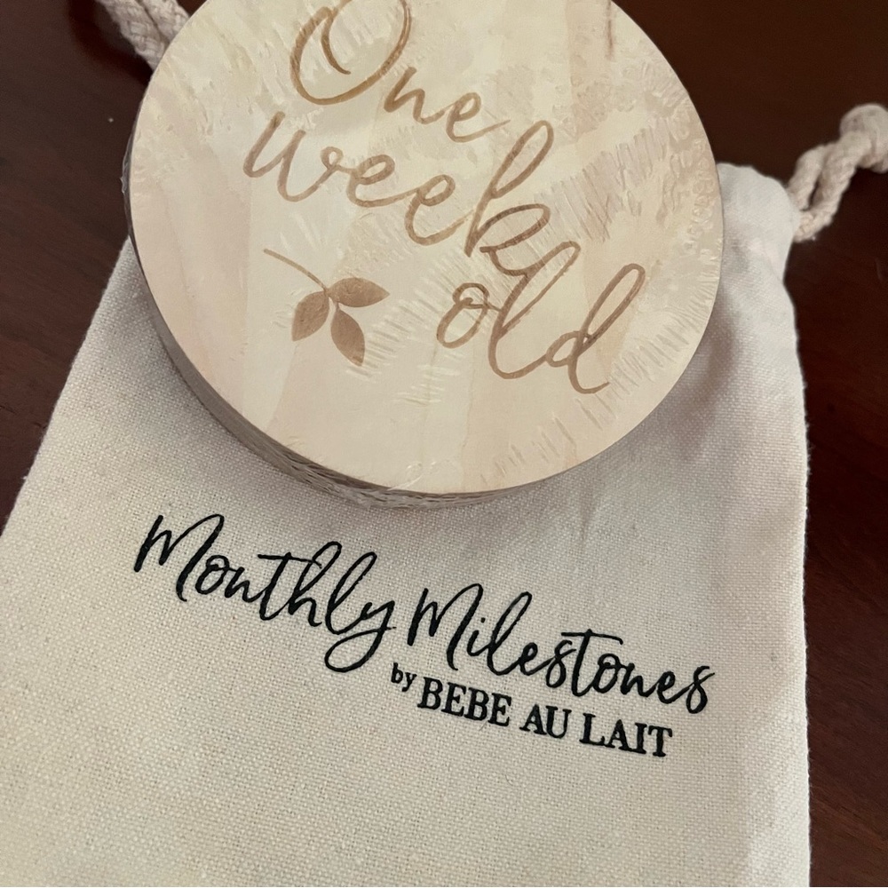 🍼👼 Baby Milestones Wooden Disc Set by Bebe au Lait in Cloth Bag, for pictures.